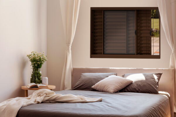 Veneziana 3 Folhas Com Grade Quadriculada Aço Bronze Com Vidro Incolor - Imagem 2
